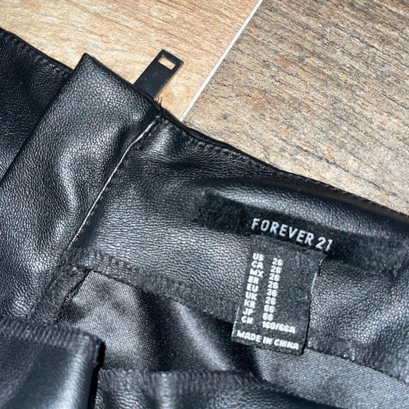 F21 gently used faux leather high waisted pants size US26 - Picture 2 of 6